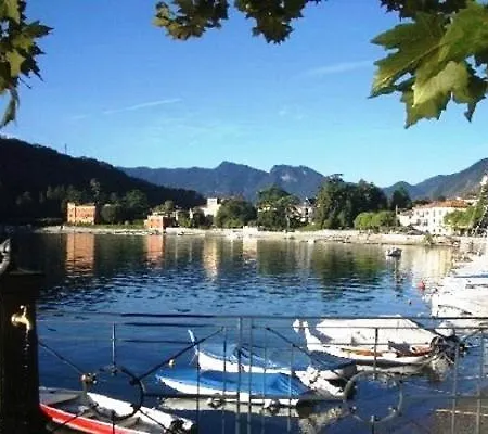 Sleeps 6 Apartment Lenno